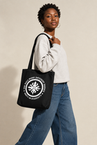 Carryall tote with reduced visual scale